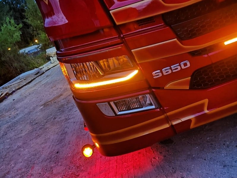 Scania Next Gen S & R 2016- LED Headlights Amber DRL Conversion Kit